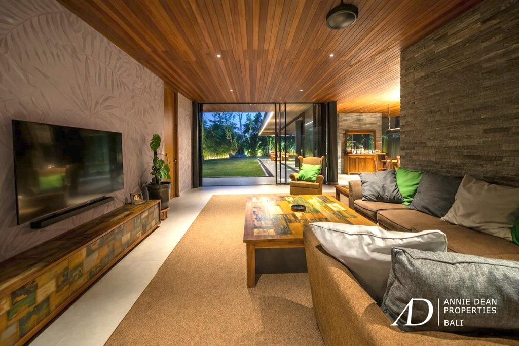 LEASEHOLD | MODERN TROPICAL FAMILY VILLA IN PRIME SANUR