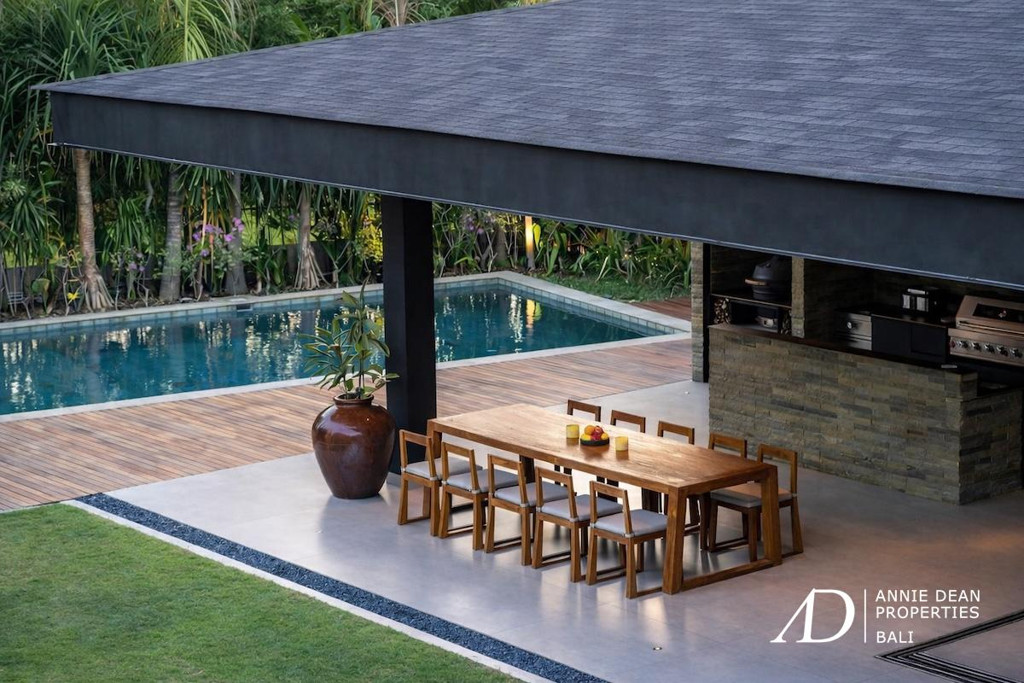 LEASEHOLD | MODERN TROPICAL FAMILY VILLA IN PRIME SANUR