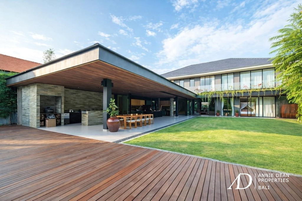 LEASEHOLD | MODERN TROPICAL FAMILY VILLA IN PRIME SANUR