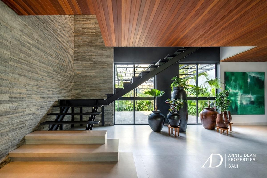 LEASEHOLD | MODERN TROPICAL FAMILY VILLA IN PRIME SANUR