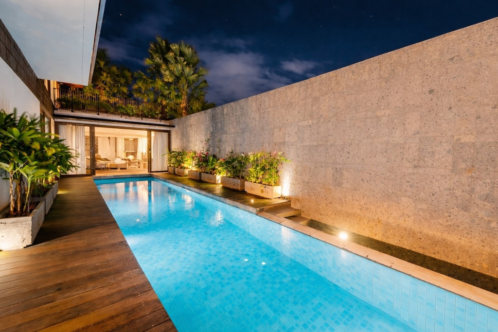 FREEHOLD | THREE-LEVEL FOUR-BEDROOM VILLA IN BERAWA