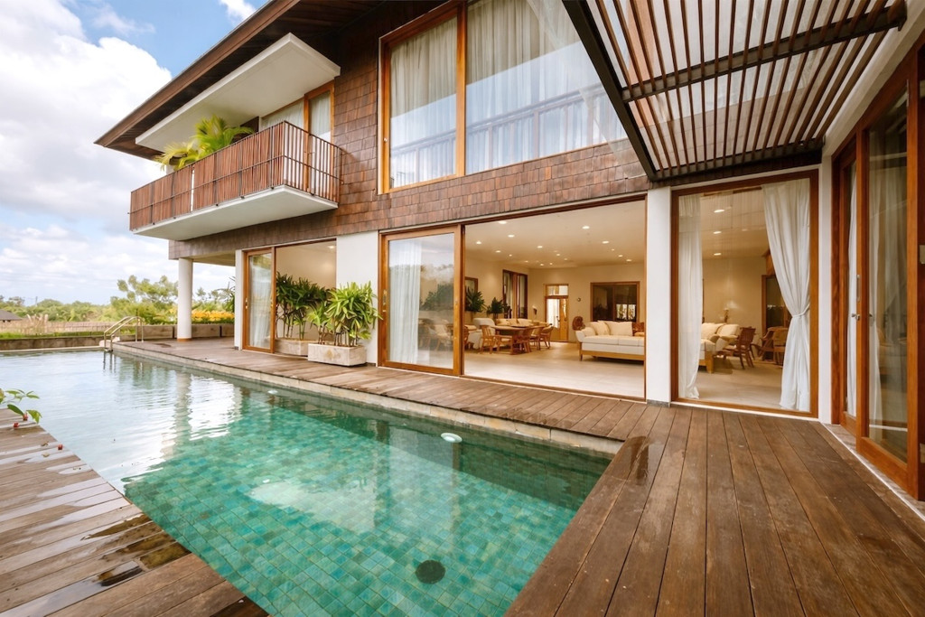 FREEHOLD | THREE-LEVEL FOUR-BEDROOM VILLA IN BERAWA