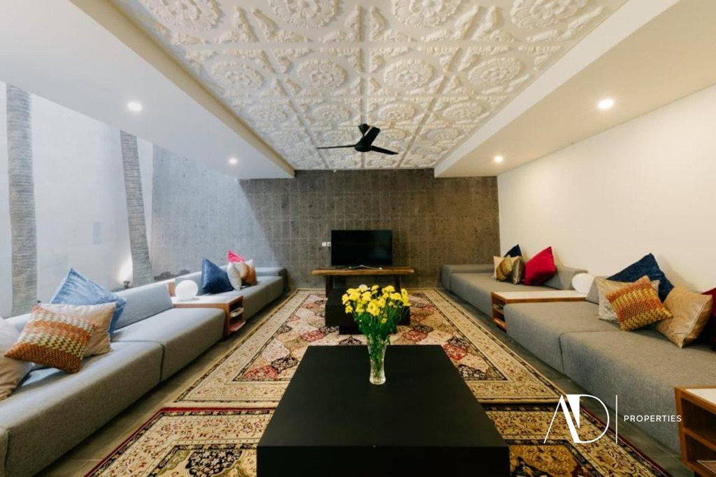 FREEHOLD | THREE-LEVEL FOUR-BEDROOM VILLA IN BERAWA