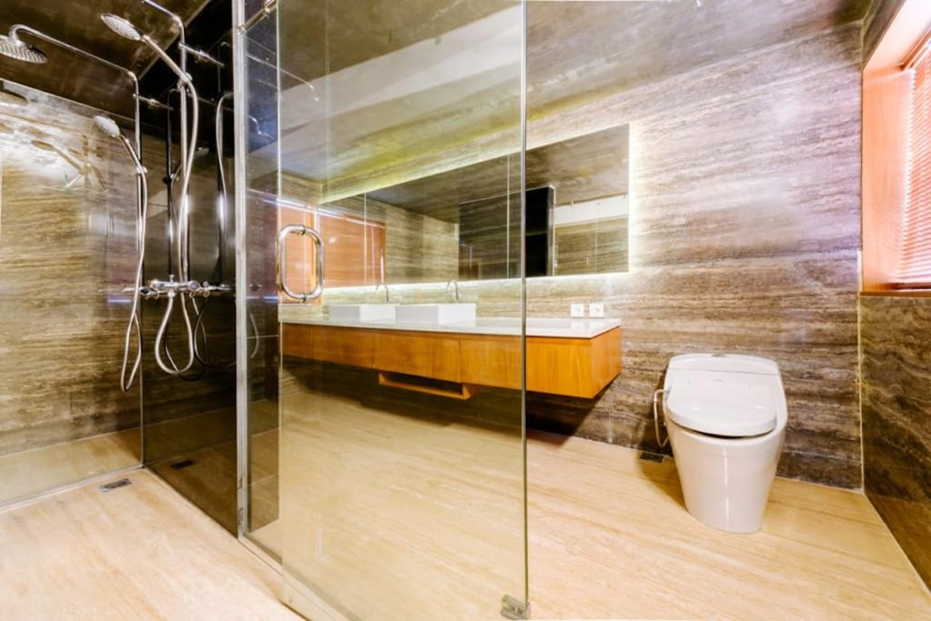 FREEHOLD | THREE-LEVEL FOUR-BEDROOM VILLA IN BERAWA