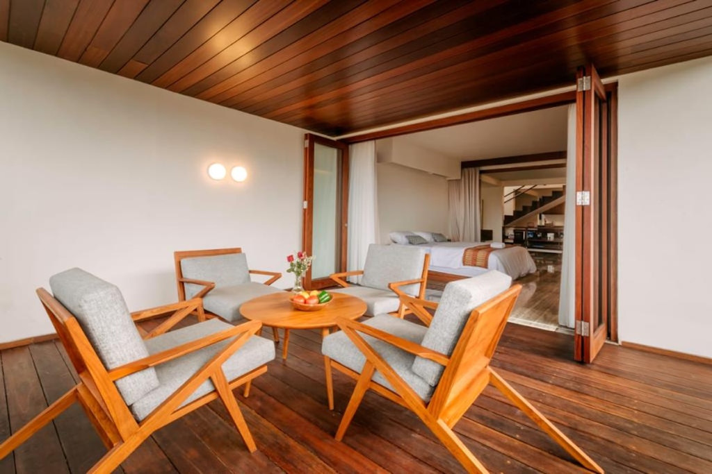 FREEHOLD | THREE-LEVEL FOUR-BEDROOM VILLA IN BERAWA