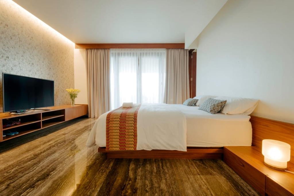 FREEHOLD | THREE-LEVEL FOUR-BEDROOM VILLA IN BERAWA