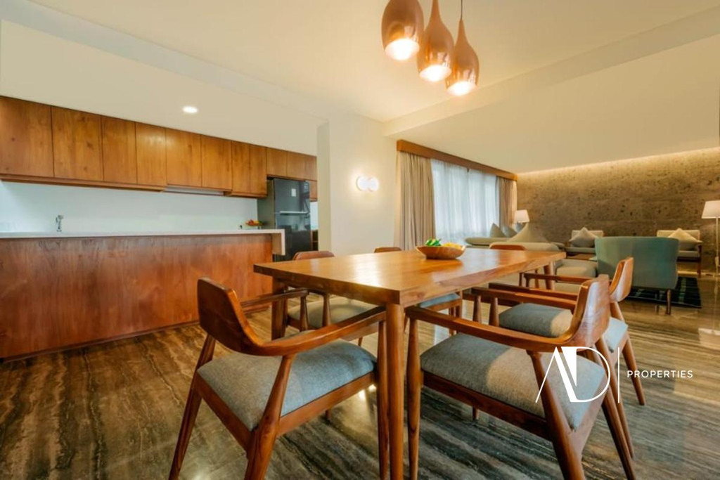 FREEHOLD | THREE-LEVEL FOUR-BEDROOM VILLA IN BERAWA