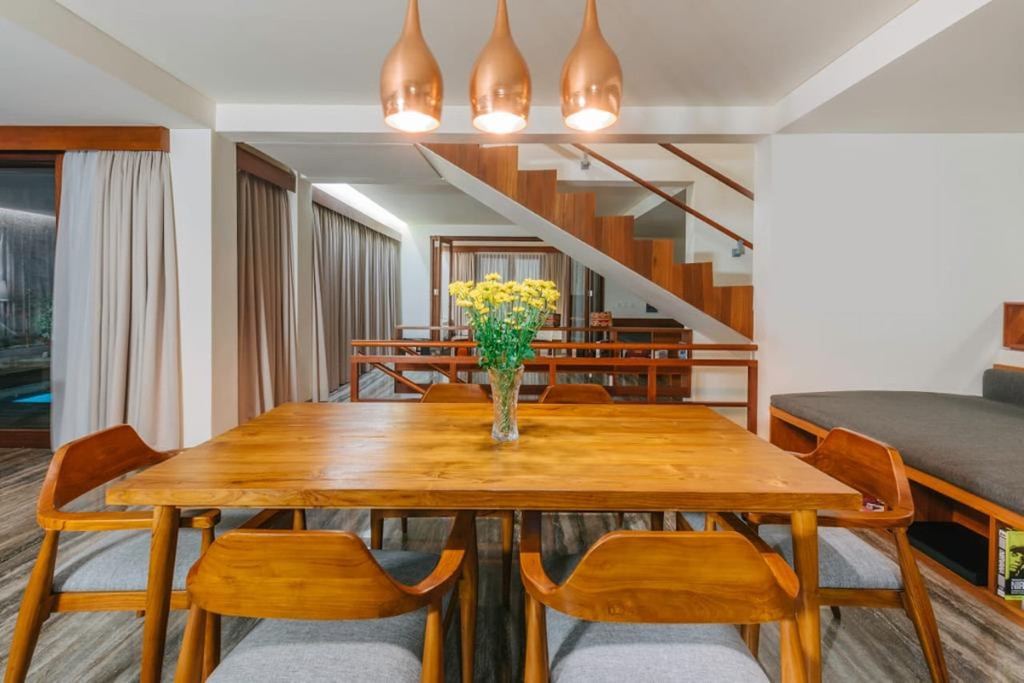 FREEHOLD | THREE-LEVEL FOUR-BEDROOM VILLA IN BERAWA