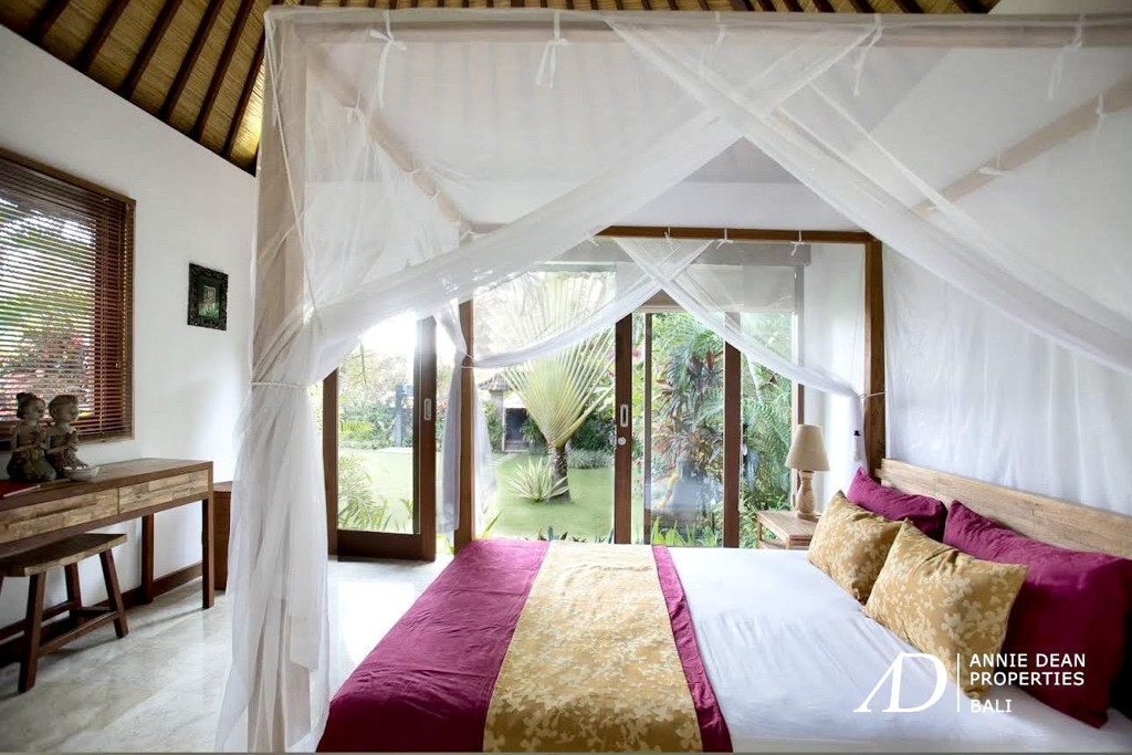 FREEHOLD | RARE BEACHFRONT VILLA IN  AMED - KARANG ASEM