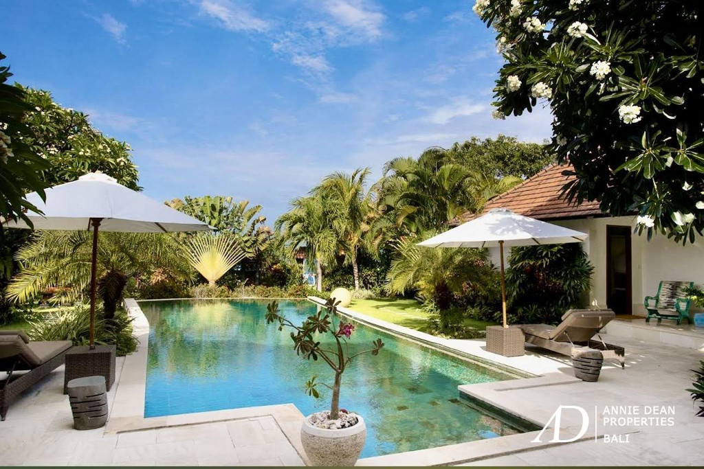 FREEHOLD | RARE BEACHFRONT VILLA IN  AMED - KARANG ASEM