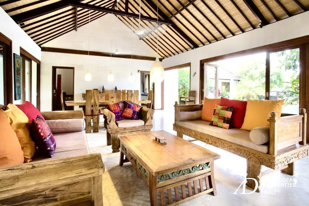 FREEHOLD | RARE BEACHFRONT VILLA IN  AMED - KARANG ASEM