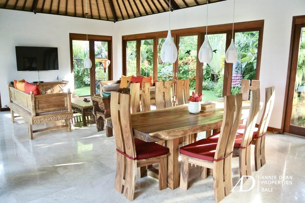 FREEHOLD | RARE BEACHFRONT VILLA IN  AMED - KARANG ASEM