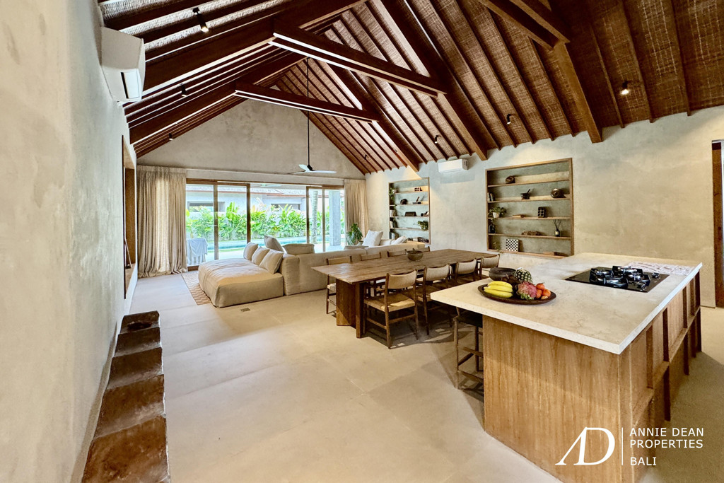 LEASEHOLD SINGLE LEVEL 4-BEDROOM FAMILY VILLA IN KABA-KABA