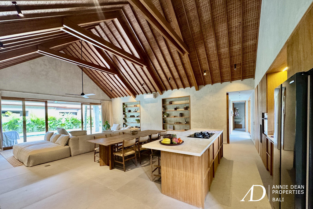 LEASEHOLD SINGLE LEVEL 4-BEDROOM FAMILY VILLA IN KABA-KABA