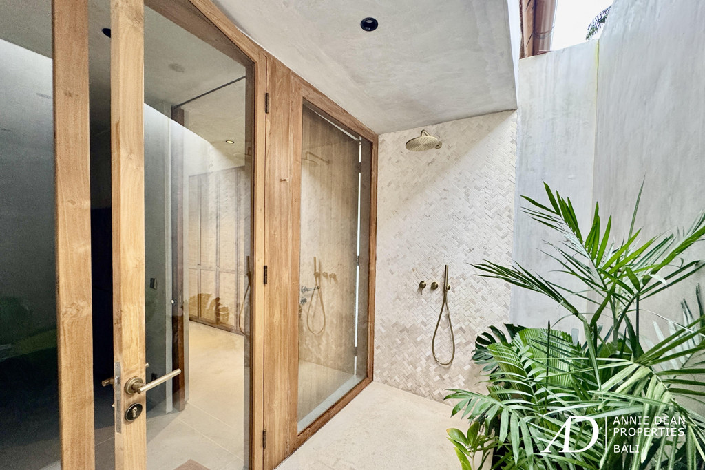 LEASEHOLD SINGLE LEVEL 4-BEDROOM FAMILY VILLA IN KABA-KABA