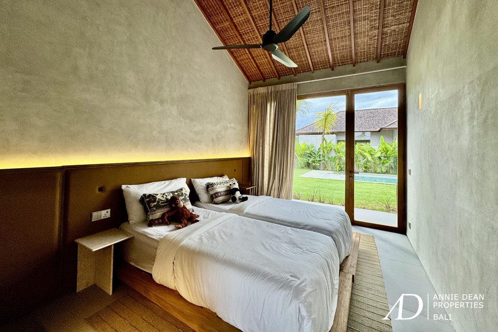 LEASEHOLD SINGLE LEVEL 4-BEDROOM FAMILY VILLA IN KABA-KABA