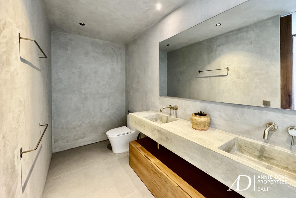 LEASEHOLD SINGLE LEVEL 4-BEDROOM FAMILY VILLA IN KABA-KABA