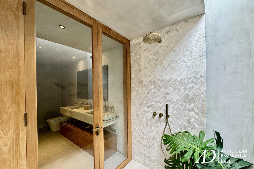 LEASEHOLD SINGLE LEVEL 4-BEDROOM FAMILY VILLA IN KABA-KABA