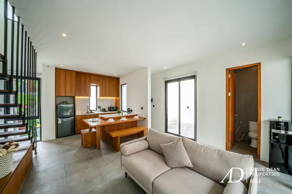 FREEHOLD | MODERN 3-BEDROOM VILLA WITH ROOFTOP RICE FIELD VIEWS - CANGGU