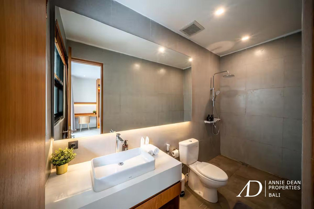 FREEHOLD | MODERN 3-BEDROOM VILLA WITH ROOFTOP RICE FIELD VIEWS - CANGGU