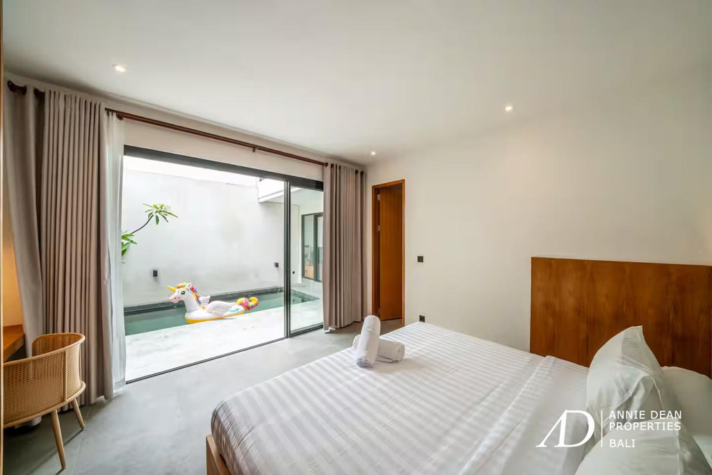 FREEHOLD | MODERN 3-BEDROOM VILLA WITH ROOFTOP RICE FIELD VIEWS - CANGGU