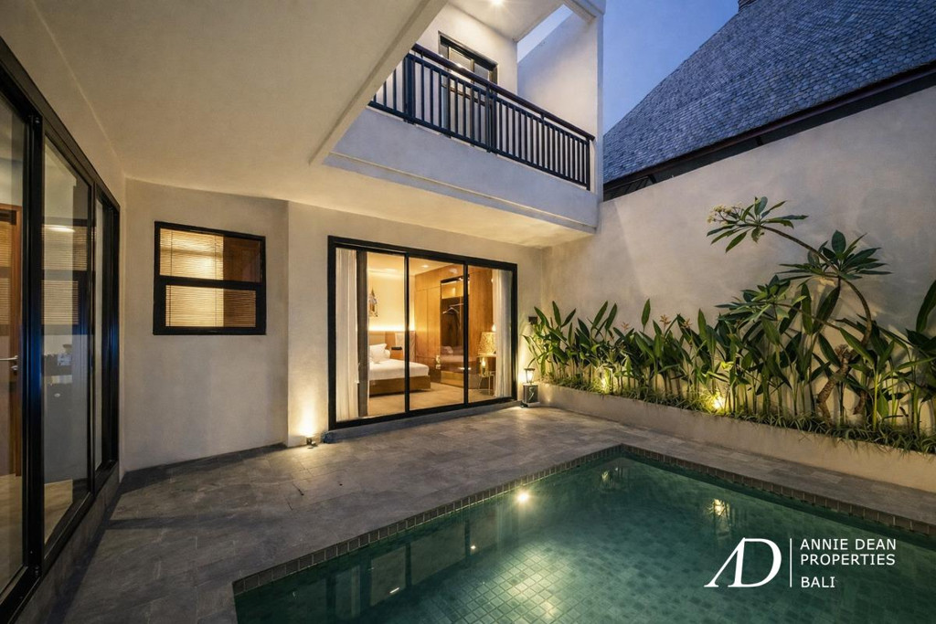 FREEHOLD | MODERN 3-BEDROOM VILLA WITH ROOFTOP RICE FIELD VIEWS - CANGGU