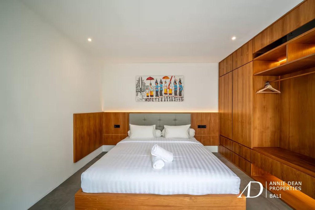 FREEHOLD | MODERN 3-BEDROOM VILLA WITH ROOFTOP RICE FIELD VIEWS - CANGGU