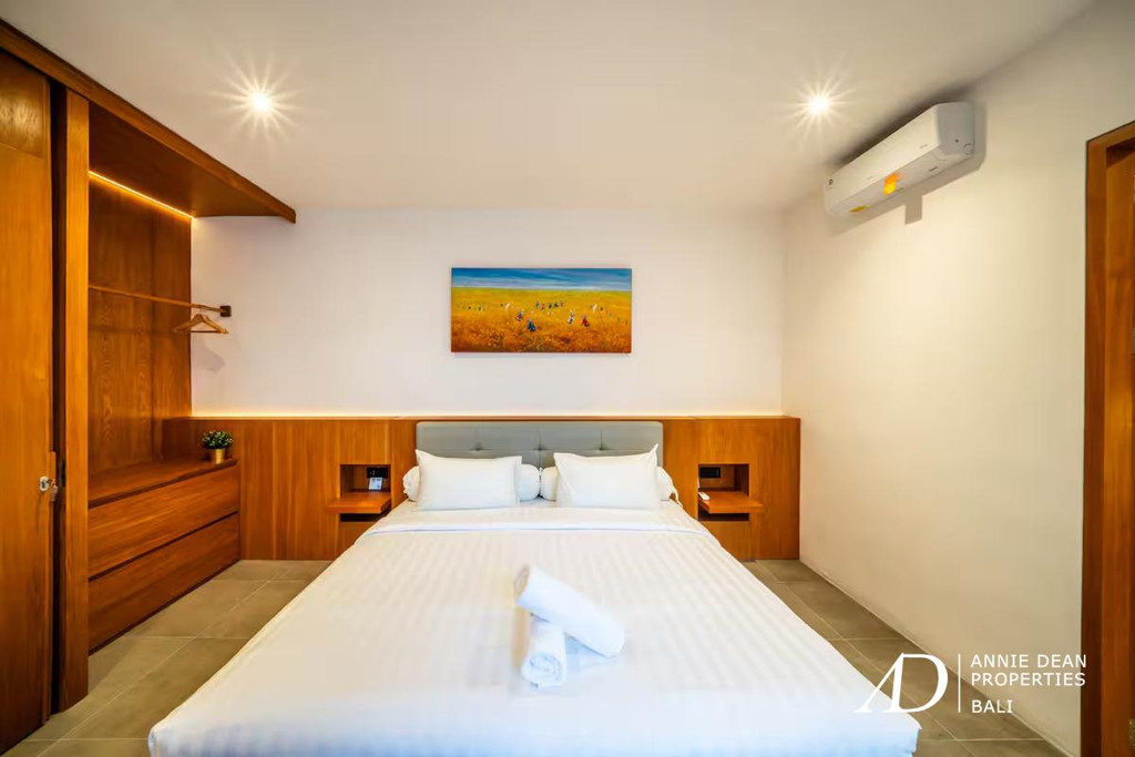 FREEHOLD | MODERN 3-BEDROOM VILLA WITH ROOFTOP RICE FIELD VIEWS - CANGGU