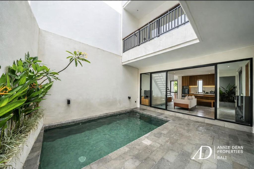 FREEHOLD | MODERN 3-BEDROOM VILLA WITH ROOFTOP RICE FIELD VIEWS - CANGGU