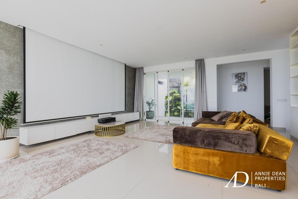 FREEHOLD | MODERN DESIGN VILLA WITH ROOFTOP & OCEAN VIEWS