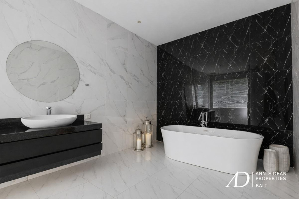 FREEHOLD | MODERN DESIGN VILLA WITH ROOFTOP & OCEAN VIEWS