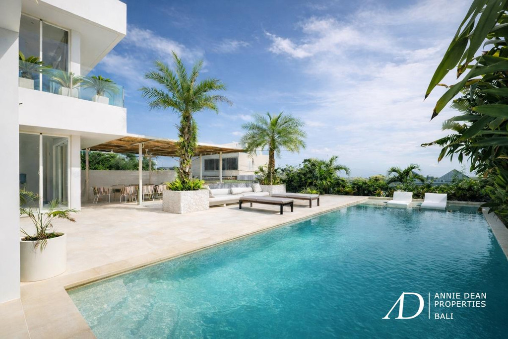 FREEHOLD | MODERN DESIGN VILLA WITH ROOFTOP & OCEAN VIEWS