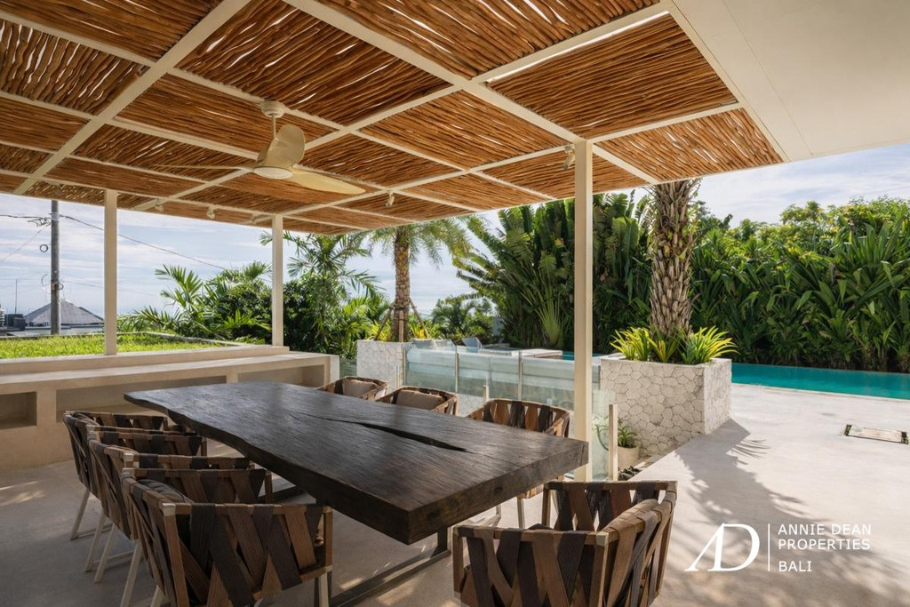 FREEHOLD | MODERN DESIGN VILLA WITH ROOFTOP & OCEAN VIEWS