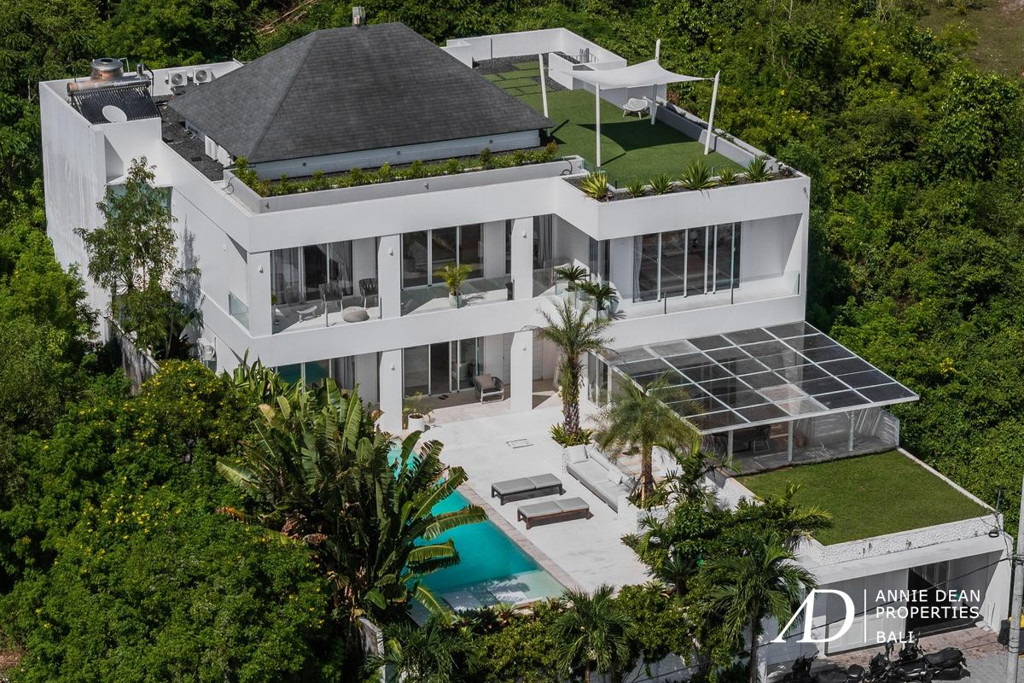 FREEHOLD | MODERN DESIGN VILLA WITH ROOFTOP & OCEAN VIEWS