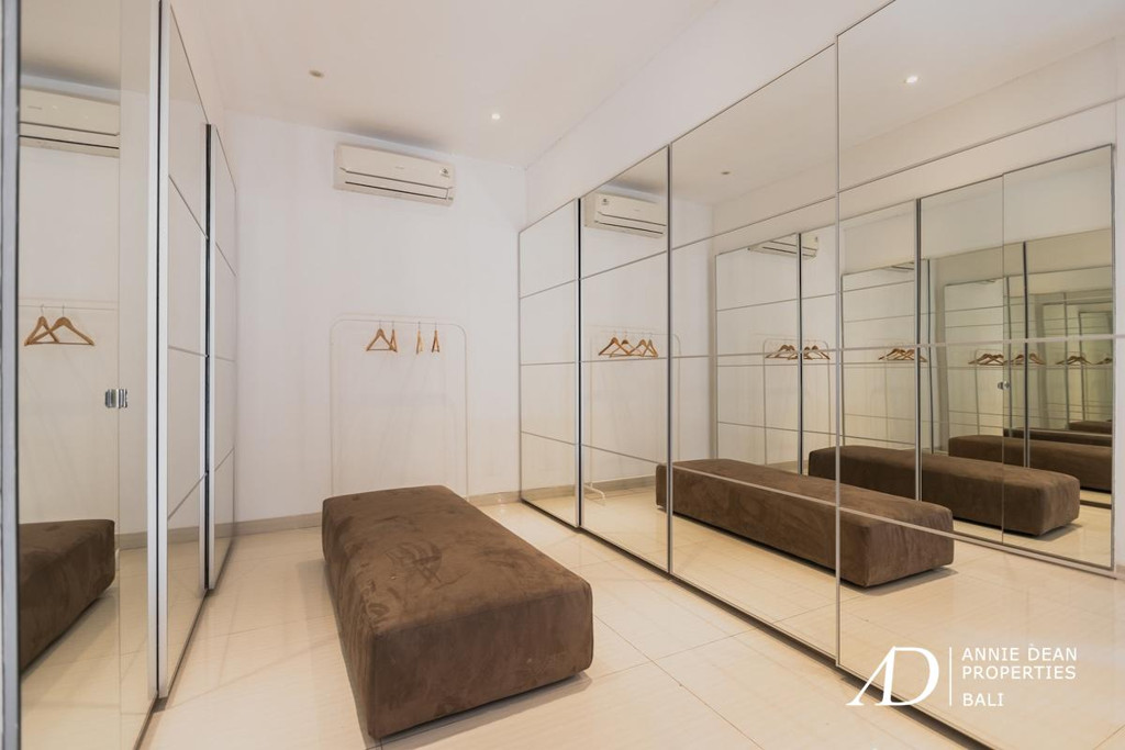 FREEHOLD | MODERN DESIGN VILLA WITH ROOFTOP & OCEAN VIEWS