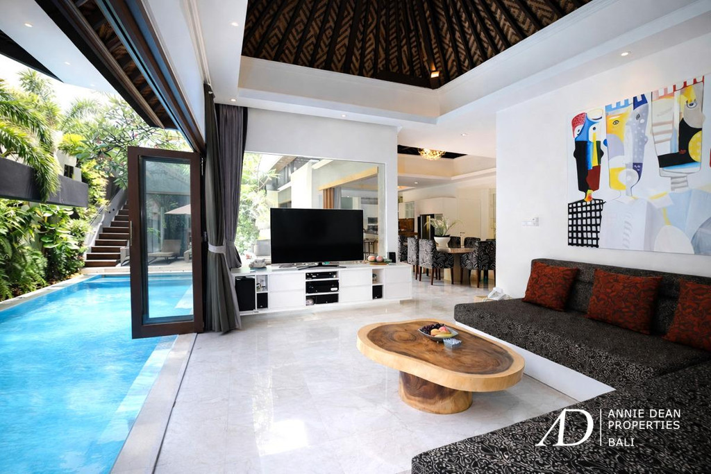 FREEHOLD | MODERN CONTEMPORARY 3-BEDROOM VILLA NEAR SEMINYAK