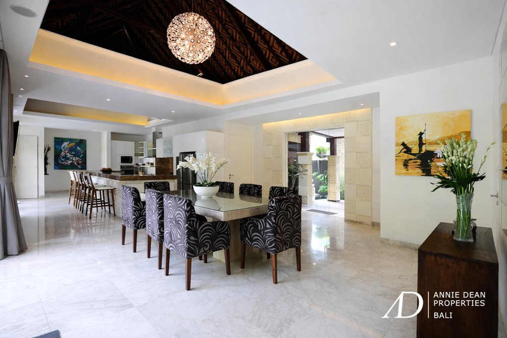 FREEHOLD | MODERN CONTEMPORARY 3-BEDROOM VILLA NEAR SEMINYAK