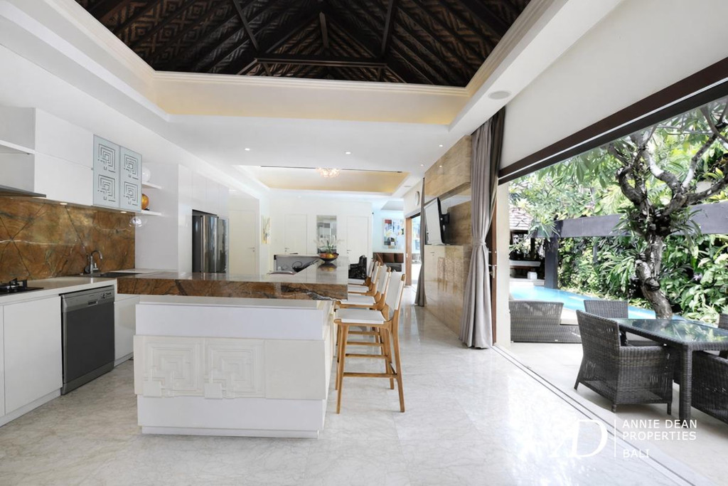 FREEHOLD | MODERN CONTEMPORARY 3-BEDROOM VILLA NEAR SEMINYAK