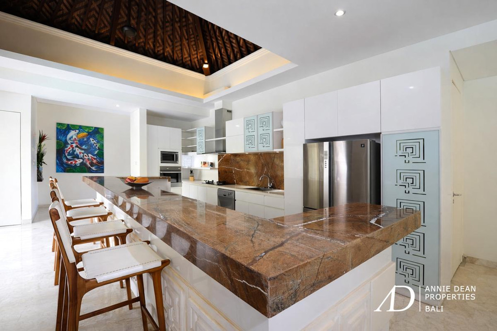 FREEHOLD | MODERN CONTEMPORARY 3-BEDROOM VILLA NEAR SEMINYAK