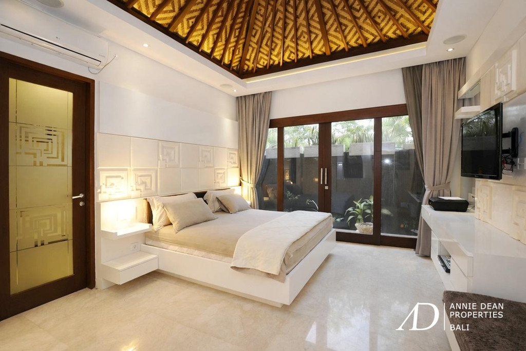 FREEHOLD | MODERN CONTEMPORARY 3-BEDROOM VILLA NEAR SEMINYAK