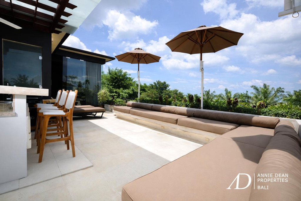 FREEHOLD | MODERN CONTEMPORARY 3-BEDROOM VILLA NEAR SEMINYAK