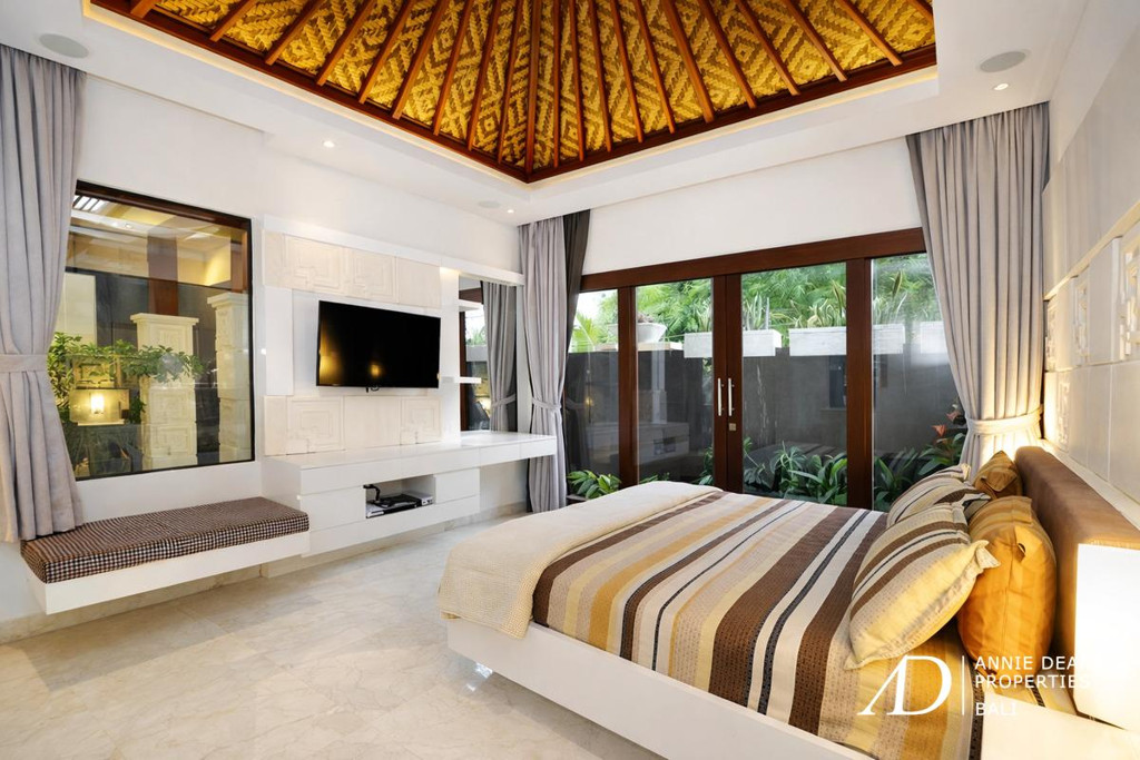 FREEHOLD | MODERN CONTEMPORARY 3-BEDROOM VILLA NEAR SEMINYAK