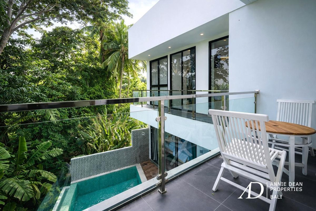 FREEHOLD | MODERN VILLA WITH ROOFTOP TERRACE IN PADONAN, CANGGU
