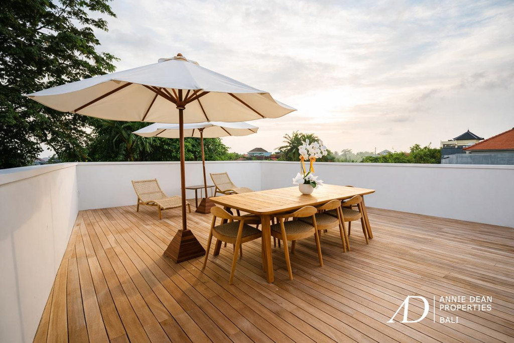 FREEHOLD | MODERN VILLA WITH ROOFTOP TERRACE IN PADONAN, CANGGU