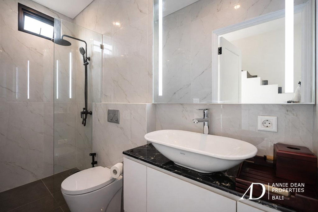 FREEHOLD | MODERN VILLA WITH ROOFTOP TERRACE IN PADONAN, CANGGU