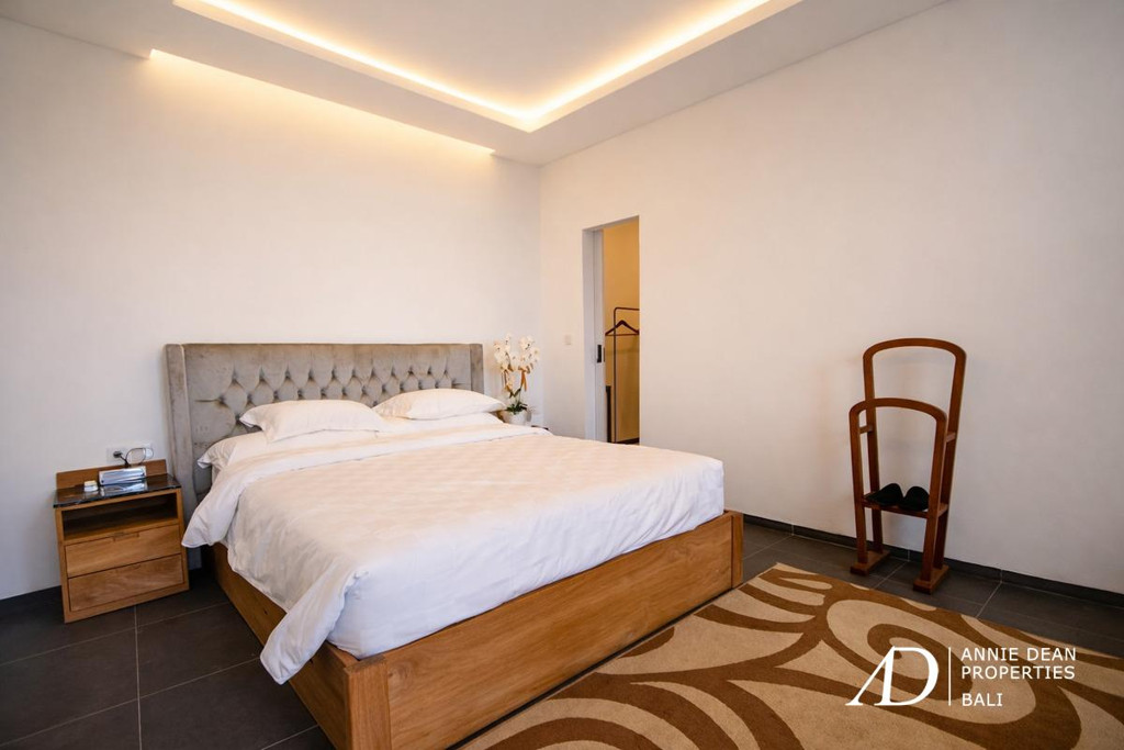 FREEHOLD | MODERN VILLA WITH ROOFTOP TERRACE IN PADONAN, CANGGU