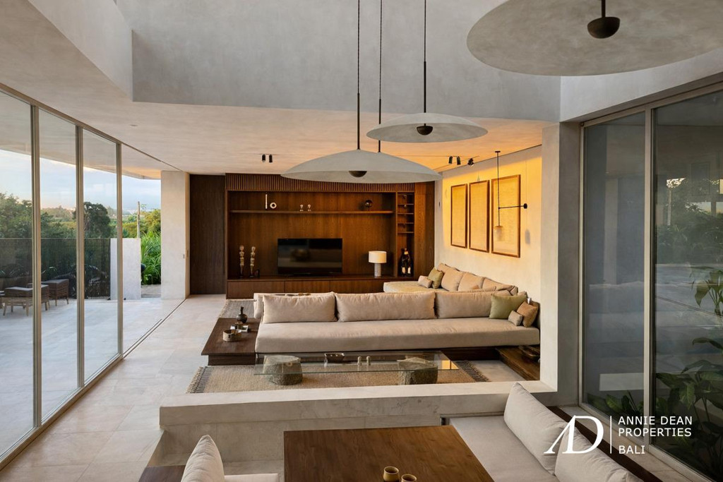 LEASEHOLD | MINIMALIST TROPICAL BRUTALIST VILLA WITH RICE FIELD VIEWS IN BUDUK, CANGGU