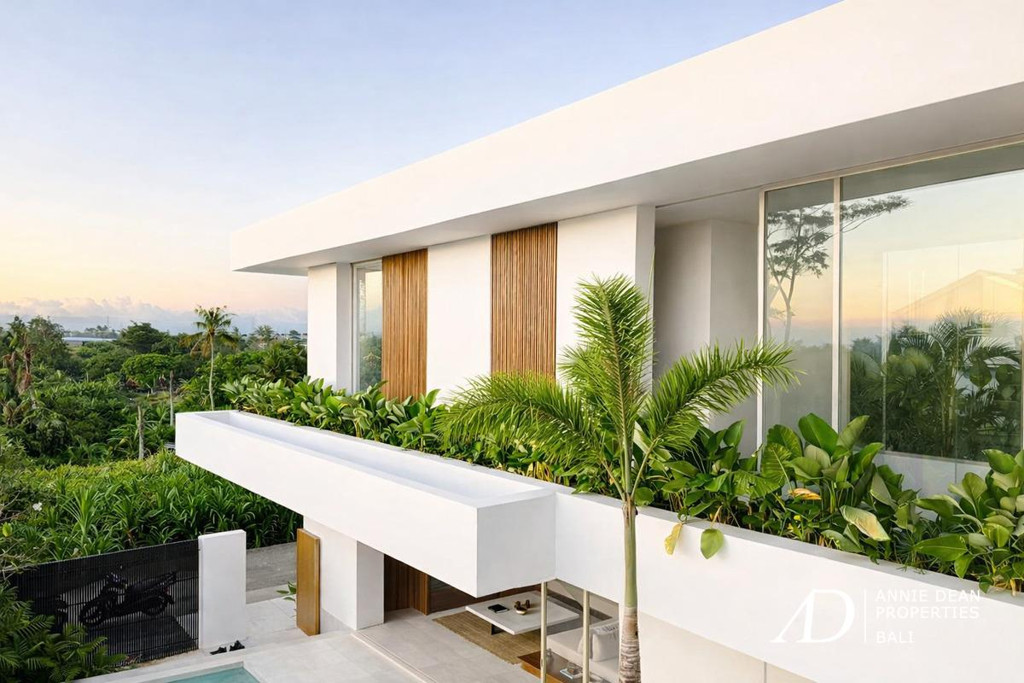 LEASEHOLD | MINIMALIST TROPICAL BRUTALIST VILLA WITH RICE FIELD VIEWS IN BUDUK, CANGGU