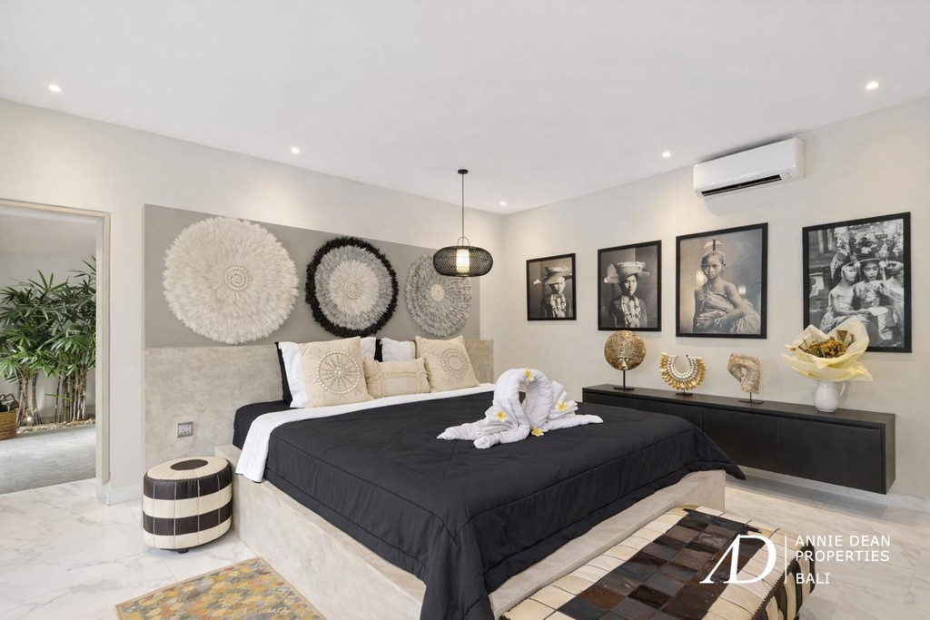 LEASEHOLD 3-BEDROOM MODERN CONTEMPORARY VILLA IN SEMINYAK