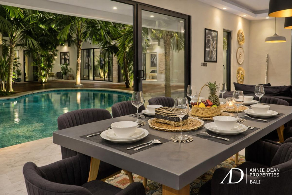 LEASEHOLD 3-BEDROOM MODERN CONTEMPORARY VILLA IN SEMINYAK